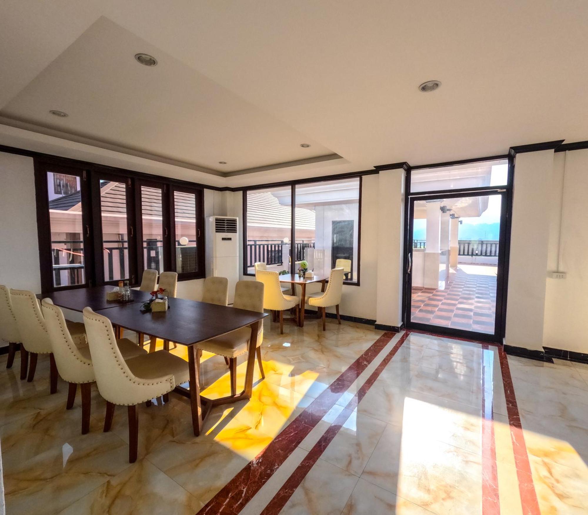 Vang Vieng Consiana Hotel エクステリア 写真