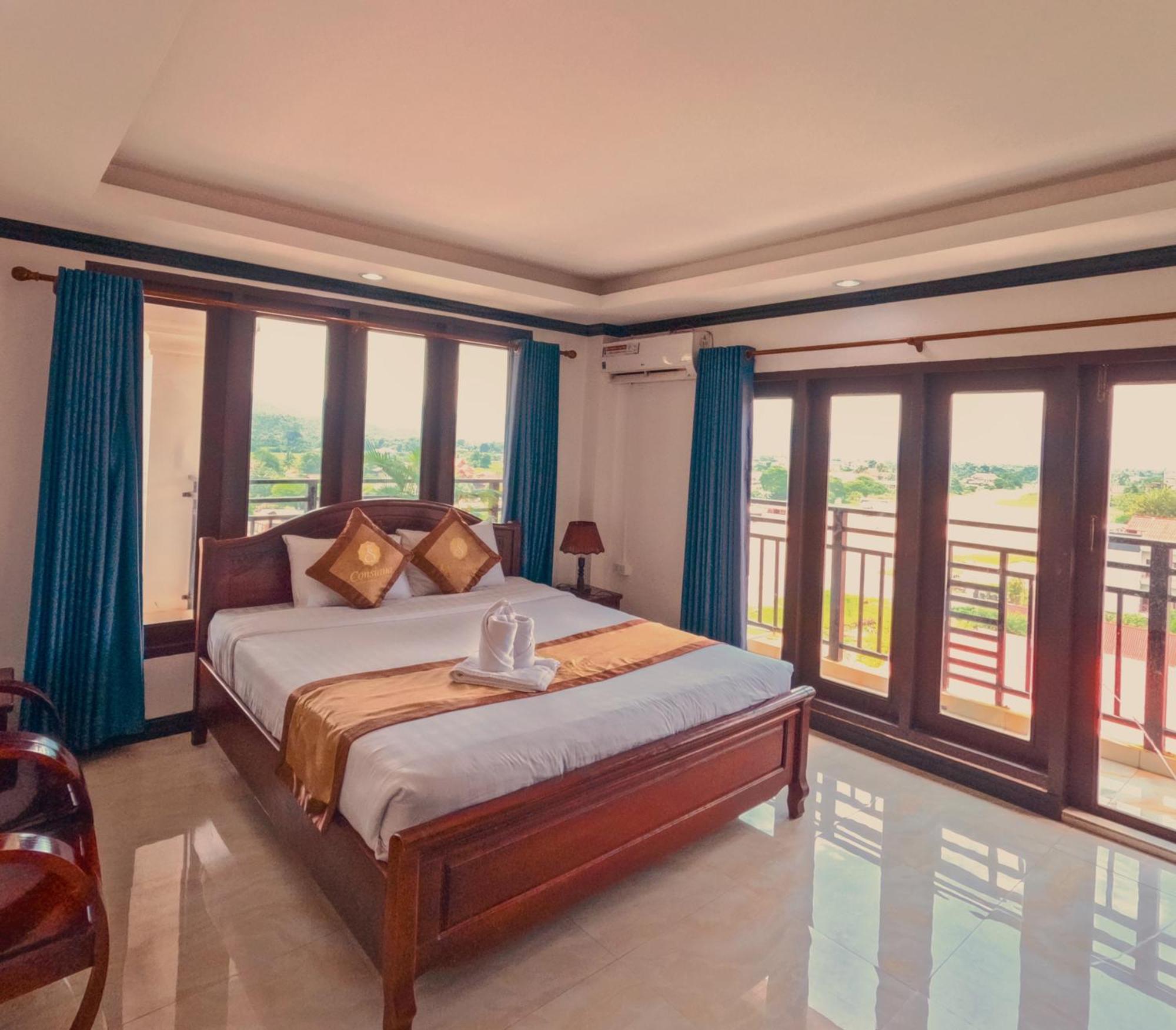 Vang Vieng Consiana Hotel エクステリア 写真