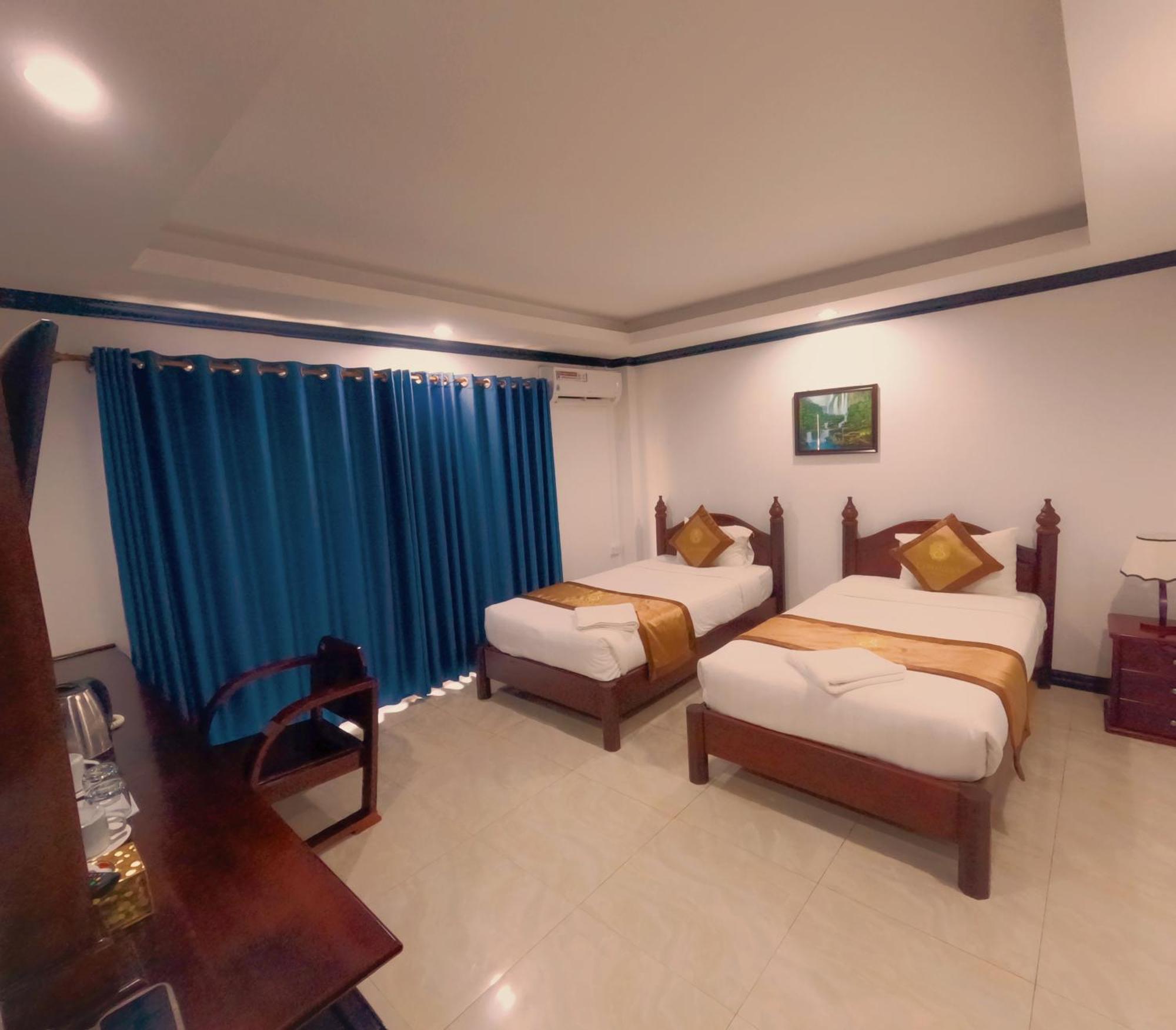 Vang Vieng Consiana Hotel エクステリア 写真