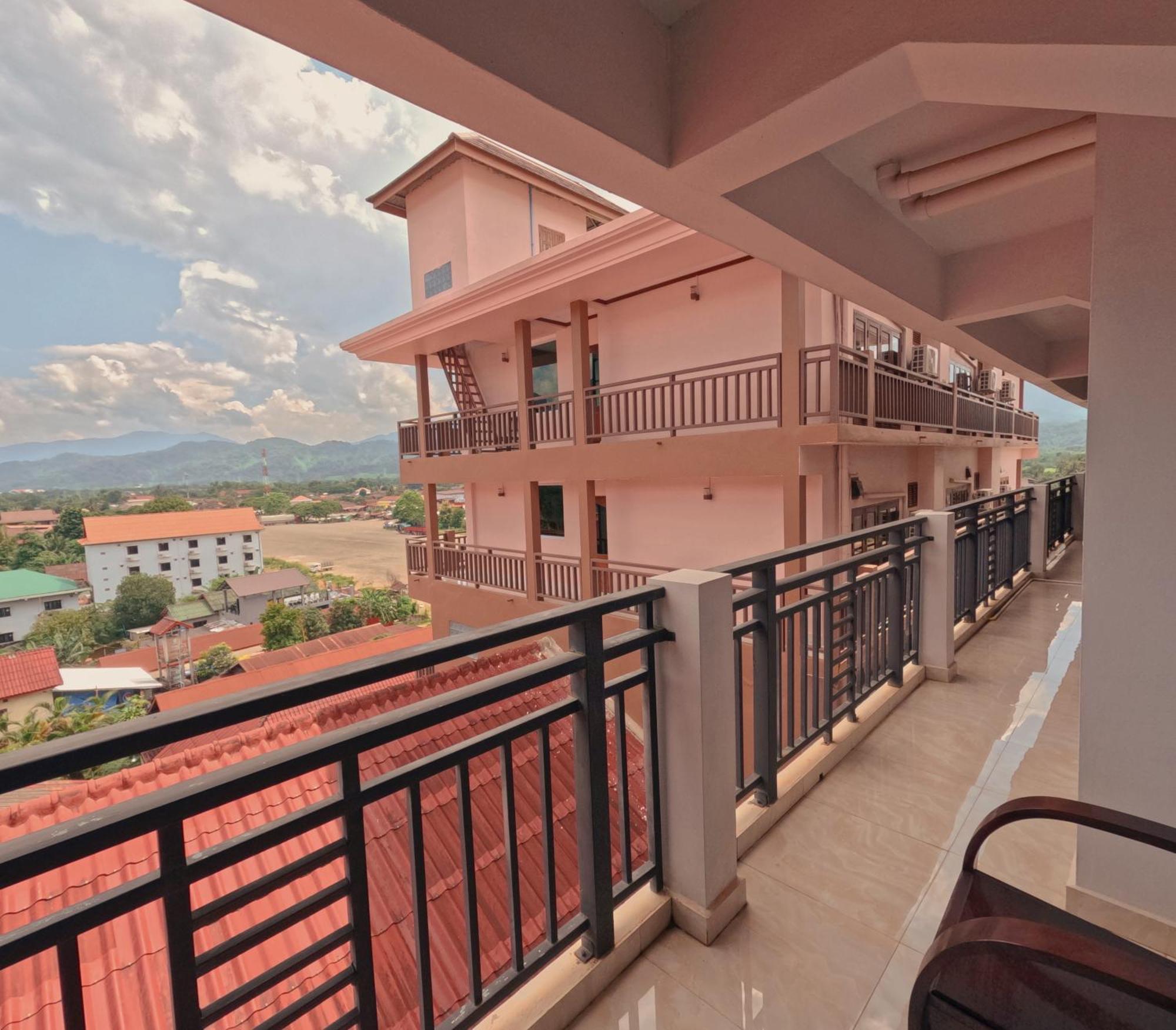Vang Vieng Consiana Hotel エクステリア 写真